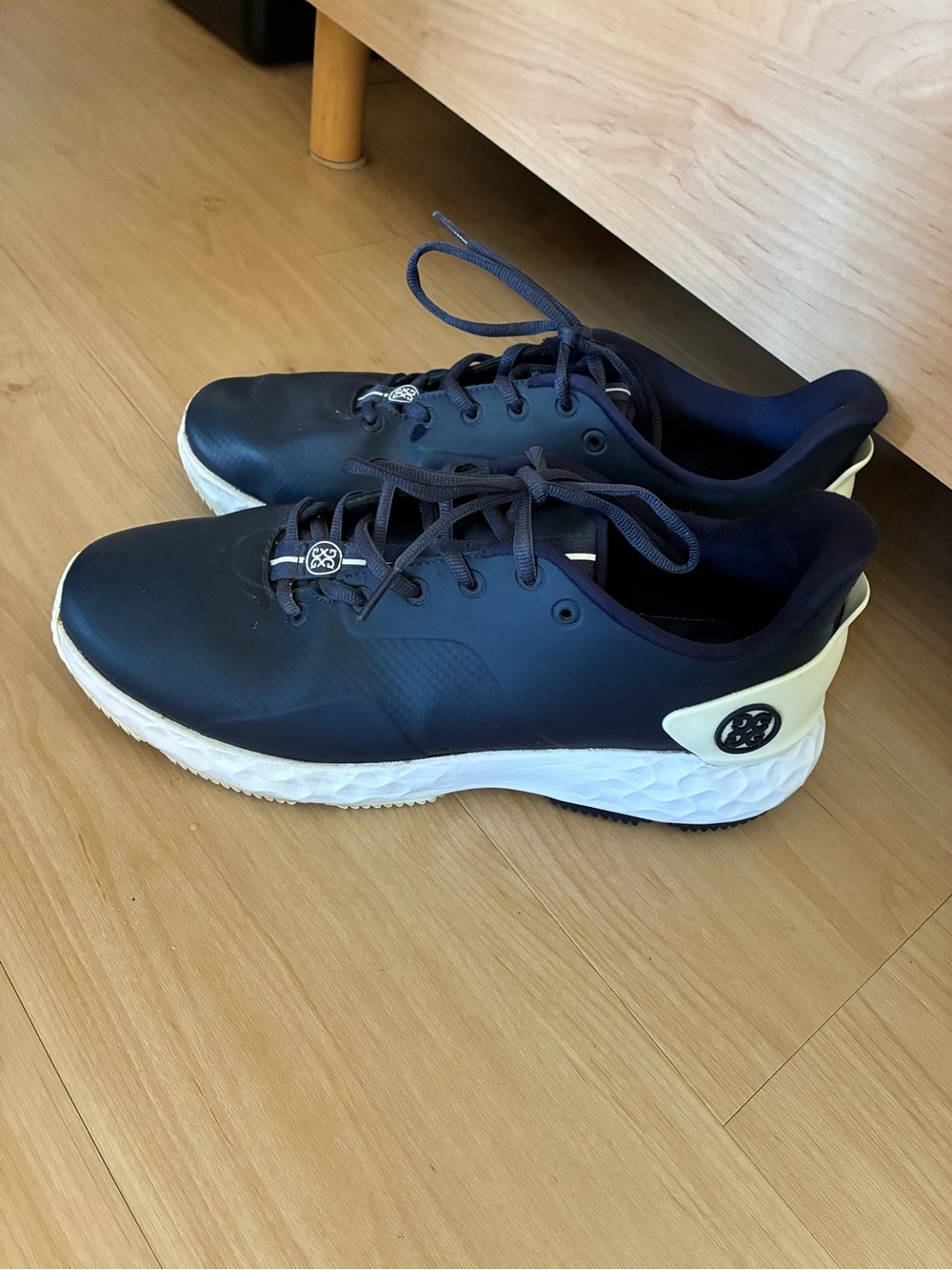 G/FORE Navy and White Golf Shoes size 8 in really good condition